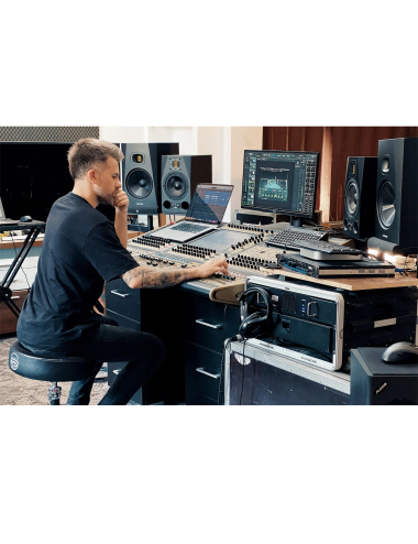 Adam Audio T8V Studio